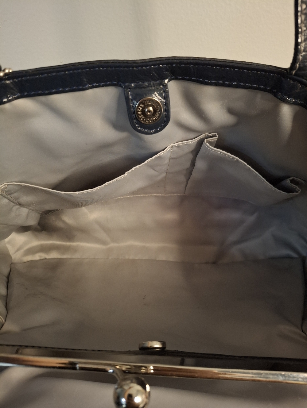 Coach Kiss Lock Carryall Shoulder Bag Navy patent leather Great Condition - Picture 6 of 8